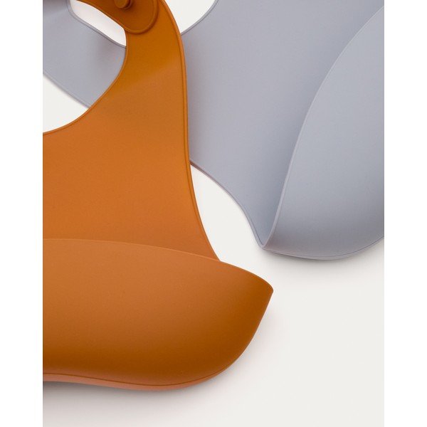 Oranžinės spalvos/pilkai mėlynos spalvos seilinukai vaikams 2 vnt. Lili – Kave Home-image-4