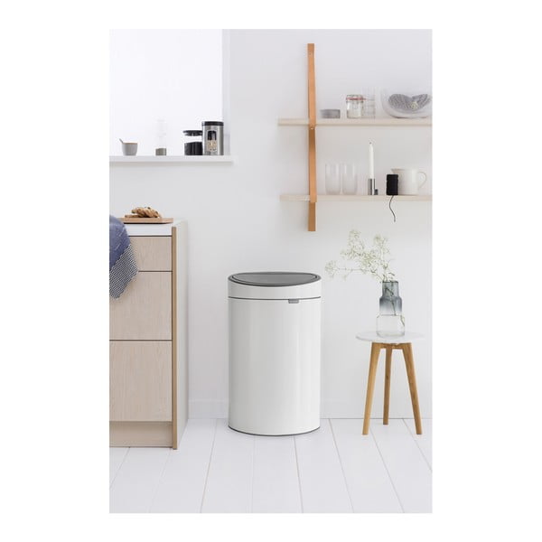 Iš plieno galima atidaryti palietus šiukšliadėžė baltos spalvos 40 l Touch Bin – Brabantia-image-1