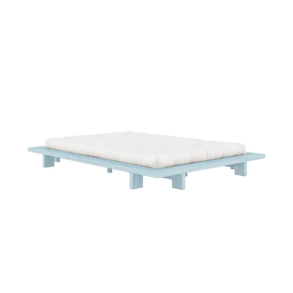 Iš pušies masyvo dvigulė lova šviesiai mėlynos spalvos su lovos grotelėmis 140x200 cm Japan – Karup Design