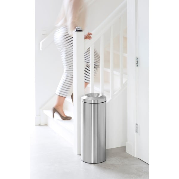 Iš plieno šiukšliadėžė matinės sidabrinės spalvos 30 l Flame Guard – Brabantia-image-1