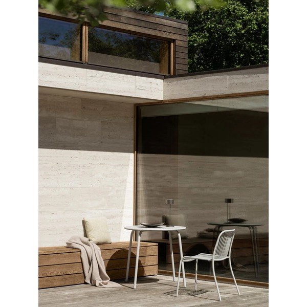 Šviesiai pilkos spalvos metalinė sodo kėdė Yua Wire – Blomus-image-1