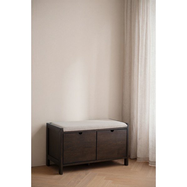 Tamsios natūralios spalvos iš ąžuolo masyvo spintelė batams su suoliuku 80x47x41 cm Hillmond – Rowico-image-2