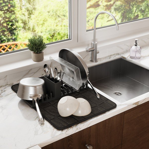 Matinės juodos spalvos iš plastiko indų džiovinimo padėkliukas 61x43 cm Udry – Umbra-image-1