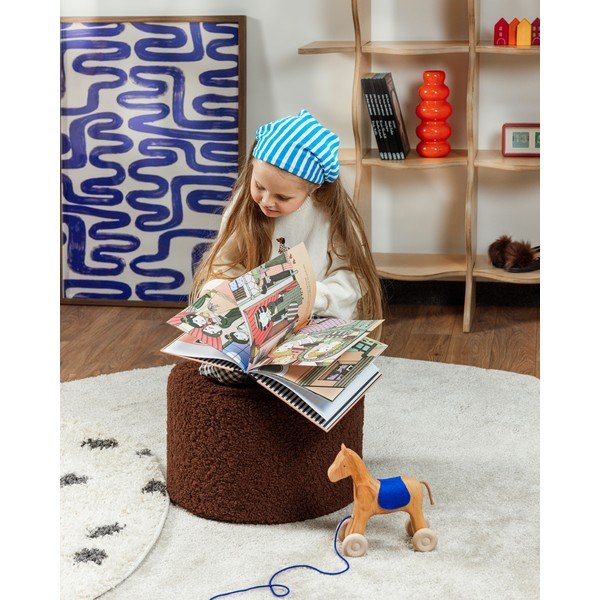 Tamsiai rudos spalvos vaikiškas pufas iš boucle Warm Hazel – Wigiwama-image-4
