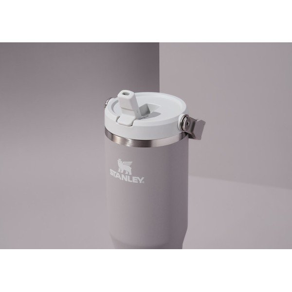 Šviesiai pilkos spalvos iš nerūdijančio plieno termosas 410 ml IceFlow™ Flip Straw 2.0 Tumbler Ash – Stanley-image-4