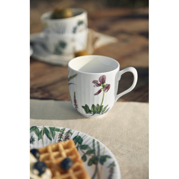 Baltos spalvos iš porceliano puodelis 330 ml Hammershøi Summer – Kähler Design-image-2