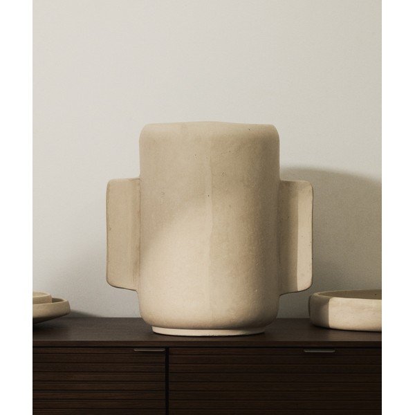 Kreminės spalvos iš papjė mašė vaza (aukštis 38 cm) Mireni – Kave Home-image-1