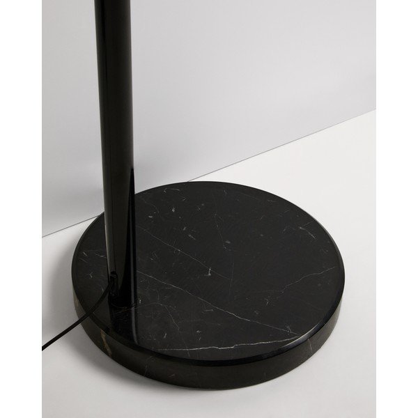 Juodos spalvos pastatomas šviestuvas (aukštis 160 cm) su metaliniu gaubtu Madali – Kave Home-image-3