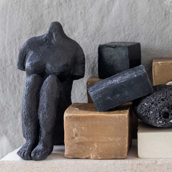 Iš polirezino statulėlė (aukštis 14 cm) Sitting Woman – Mette Ditmer Denmark-image-3