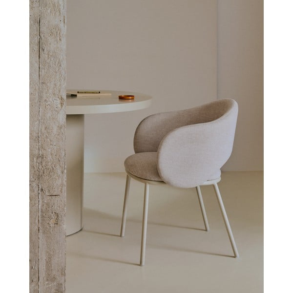 Kreminės spalvos iš audinio valgomojo kėdė Maina – Kave Home-image-1