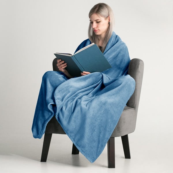 Tamsiai mėlynos spalvos pledas iš mikropluošto DecoKing Mic, 160 x 210 cm-image-1