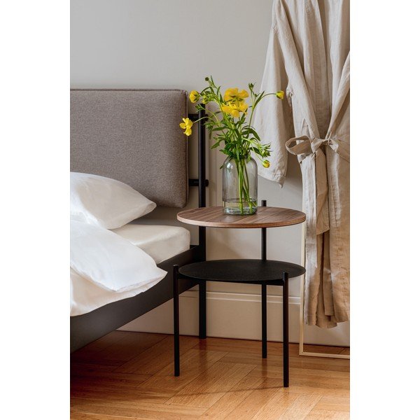 Juodos spalvos/tamsios natūralios spalvos naktinis staliukas su riešutmedžio dekoro stalviršiu Tu – noo.ma-image-4