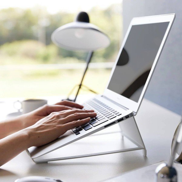 Baltos spalvos iš metalo nešiojamojo kompiuterio stovas Tower – YAMAZAKI-image-3