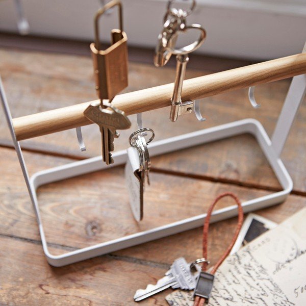 Baltas stalo raktų laikiklis su buko medienos detalėmis YAMAZAKI Tosca-image-2