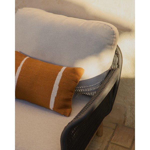 Smėlio spalvos paminkštinto audinio sodo krėslas Alipa – Kave Home-image-2