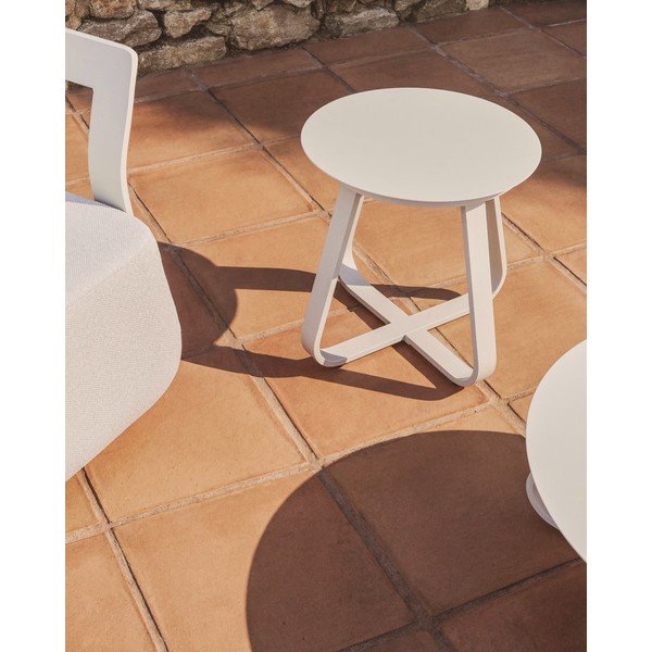 Iš metalo apvalios formos sodo šoninis staliukas ø 48 cm Tamaris – Kave Home-image-1