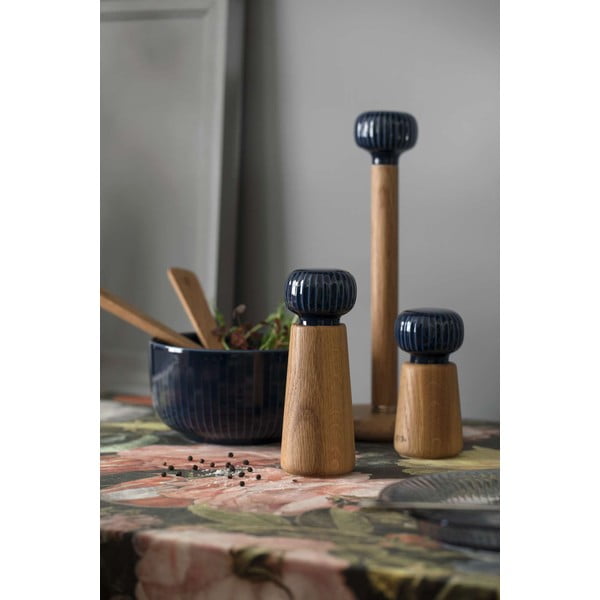 Popierinių rankšluosčių laikiklis iš ąžuolo medienos su tamsiai mėlynos spalvos porceliano detalėmis Kähler Design Hammershoi-image-2