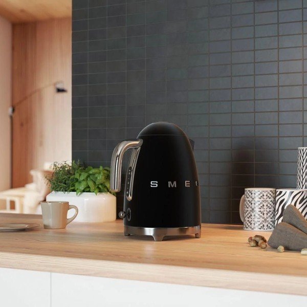 Virdulys iš nerūdijančio plieno juodos spalvos 1,7 l Retro Style – SMEG-image-3