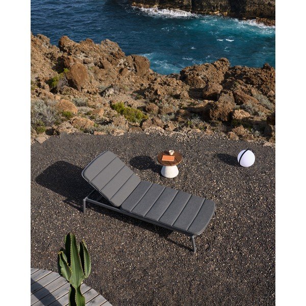 Metalinis sodo šezlongas juodos spalvos Canutells – Kave Home-image-3