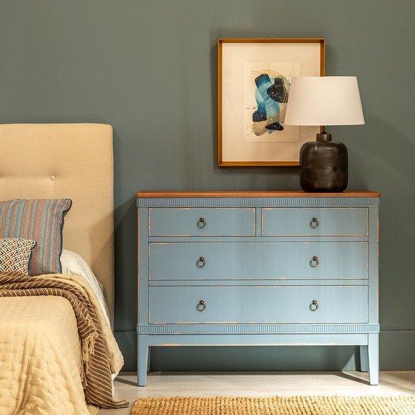 Iš kėnio masyvo žema šoninė spintelė mėlynos spalvos 115x90 cm Shabby – Ixia-image-1