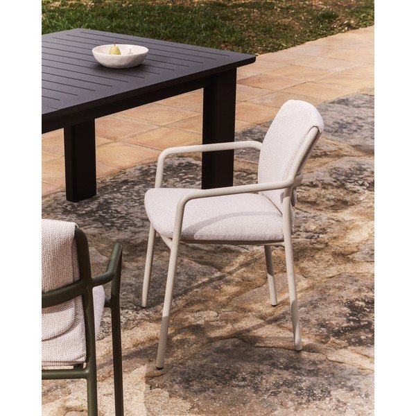 Smėlio spalvos paminkštinto audinio sodo kėdė Linosa – Kave Home-image-1