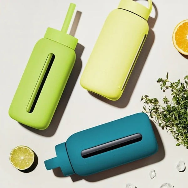 Šviesiai geltonos spalvos kelioninis buteliukas 720 ml Sunny Lemonade – Muuki-image-1