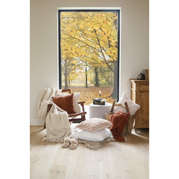 Iš mikropliušo dekoratyvinė pagalvėlė 45x45 cm Rava – Tiseco Home Studio-image-1