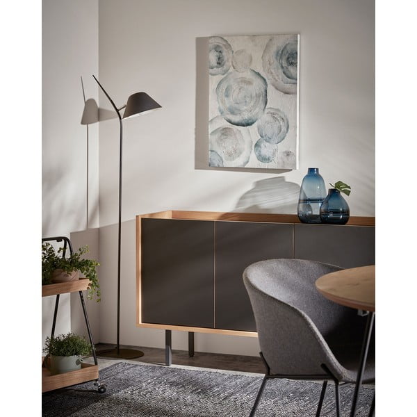 Juodos spalvos pastatomas šviestuvas (aukštis 152 cm) su metaliniu gaubtu Aurelia – Kave Home-image-1