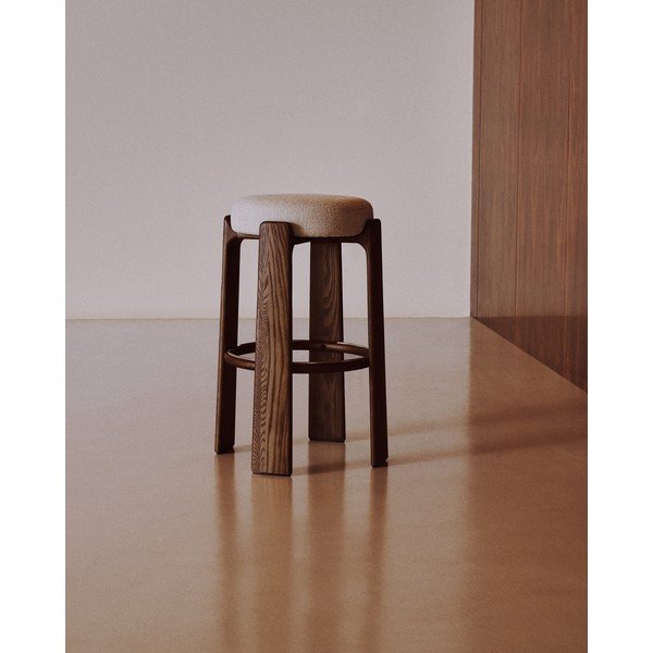 Smėlio spalvos/tamsios natūralios spalvos iš uosio masyvo baro taburetė (sėdynės aukštis 75 cm) Granite – Kave Home-image-4