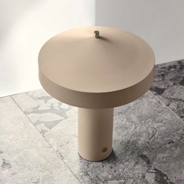 Taupe spalvos iš metalo stalinis šviestuvas (aukštis 41 cm) Hatto – OYOY Living Design-image-1