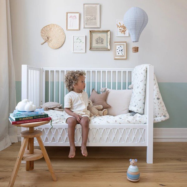 Baltos spalvos vaikiška naktinė lemputė Cloud Off-White – Cam Cam Copenhagen-image-3