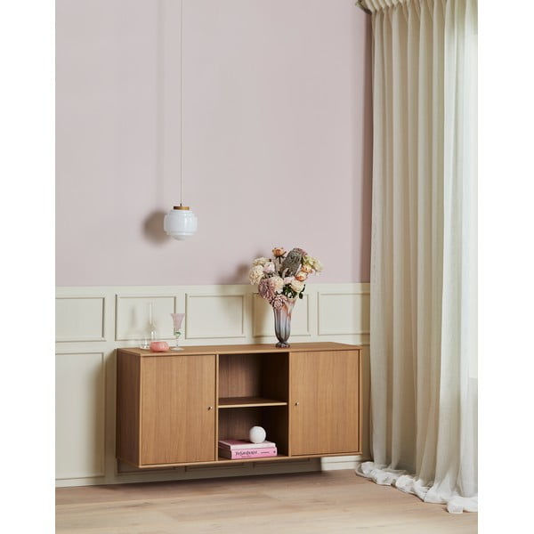 Žema pakabinama šoninė spintelė natūralios spalvos iš ąžuolo 133x61 cm Mistral – Hammel Furniture-image-1