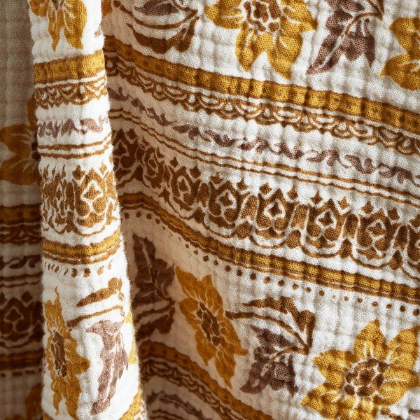 Iš medvilnės lovatiesė ochros spalvos/baltos spalvos viengulei lovai 130x170 cm Ines Floral Matelassé – Pineapple Elephant-image-1