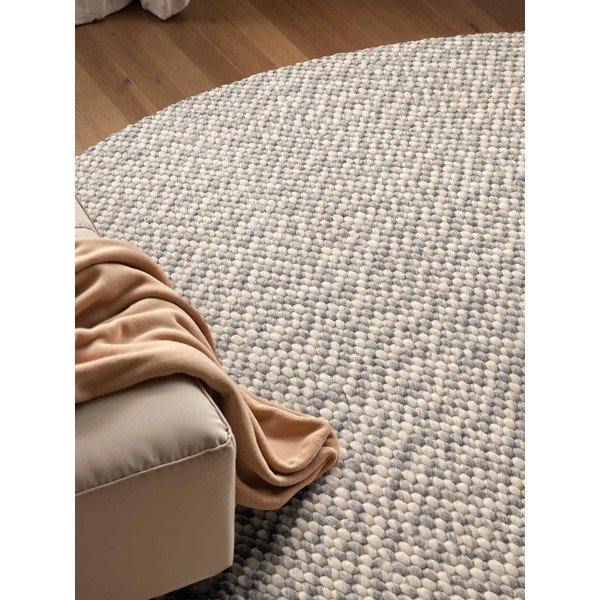Rankų darbo šviesiai pilkos spalvos/kreminės spalvos iš vilnos apvalios formos kilimas ø 160 cm Lyon Beans – Elle Decoration-image-3