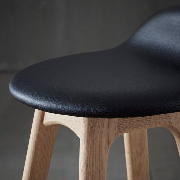 Juodos/natūralios odos sukamoji baro kėdė 86 cm Buck - Hammel Furniture-image-1