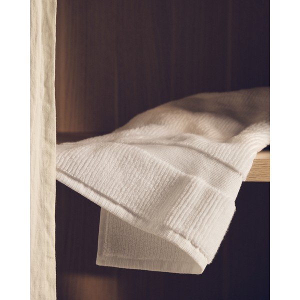 Baltos spalvos iš frote audinio iš medvilnės rankšluostis 30x50 cm Olvira – Kave Home-image-3