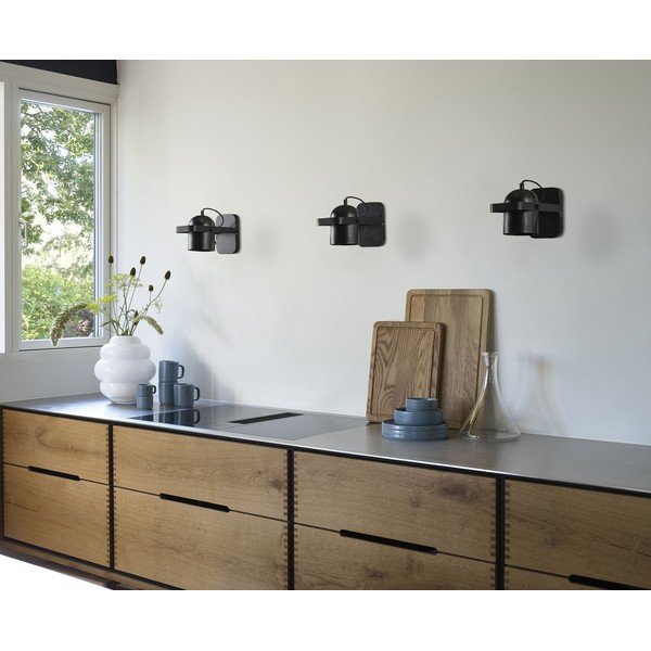 Juodos spalvos iš metalo sieninė lempa su sulankstoma konstrukcija su kištuku Nesvik – Villa Collection-image-3