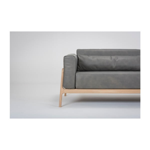 Tamsiai pilka buivolo odos sofa su ąžuolo masyvo konstrukcija Gazzda Fawn, 240 cm-image-2