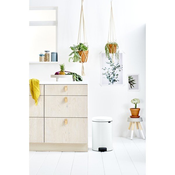 Iš plieno šiukšliadėžė baltos spalvos su pedalu 20 l NewIcon – Brabantia-image-4