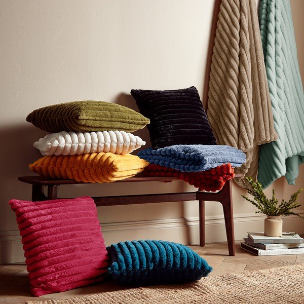 Iš mikropliušo dekoratyvinė pagalvėlė 45x45 cm Cosy Ribbed – Catherine Lansfield-image-4