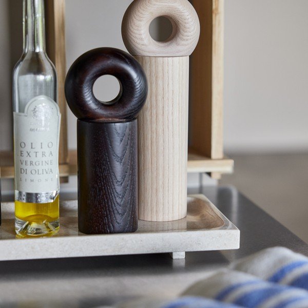 Natūralios spalvos iš medienos druskos ir pipirų malūnėlis Hoop – OYOY Living Design-image-2