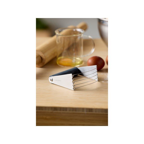 Iš metalo įrankis kepimui – Blomsterbergs-image-2