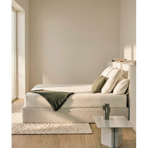 Kreminės spalvos iš šenilino dvigulė lova audiniu dengta su sandėliavimo vieta/be galvūgalio su lovos grotelėmis 160x200 cm Nelzi – Kave Home-image-2
