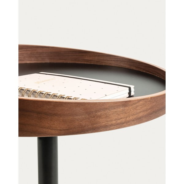 Apvalios formos šoninis stalas su riešutmedžio dekoro stalviršiu ø 46 cm Kaori – Kave Home-image-2