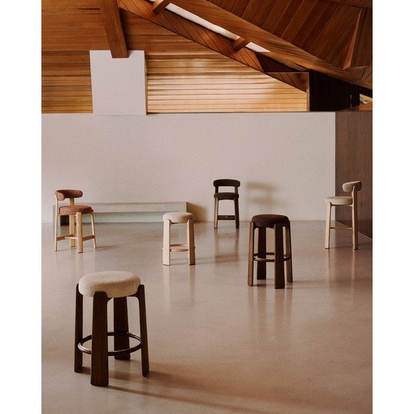 Smėlio spalvos/tamsios natūralios spalvos iš uosio masyvo baro taburetė (sėdynės aukštis 65 cm) Granite – Kave Home-image-3