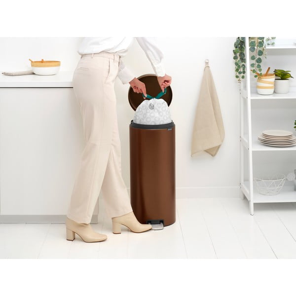 Bronzinės spalvos iš plieno šiukšliadėžė su pedalu 30 l NewIcon – Brabantia-image-4