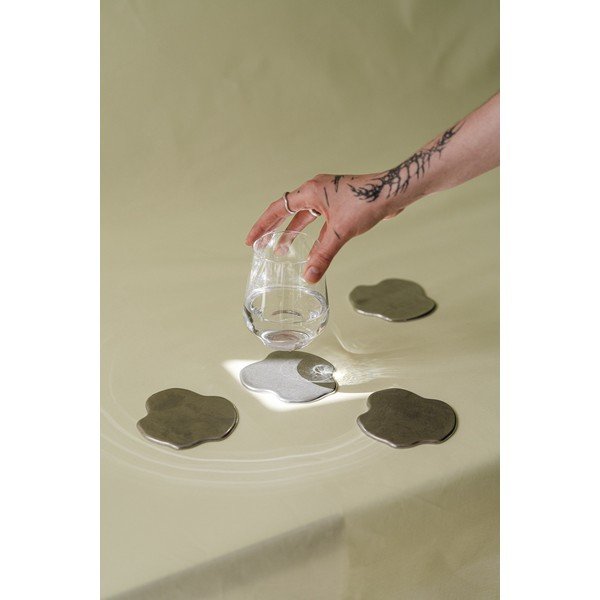 Sidabrinės spalvos iš metalo padėkliukai 4 vnt. Plama – noo.ma-image-3