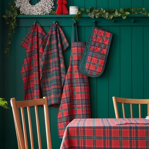 Iš medvilnės prijuostė su Kalėdų motyvu Christmas Tartan Check – Catherine Lansfield-image-2