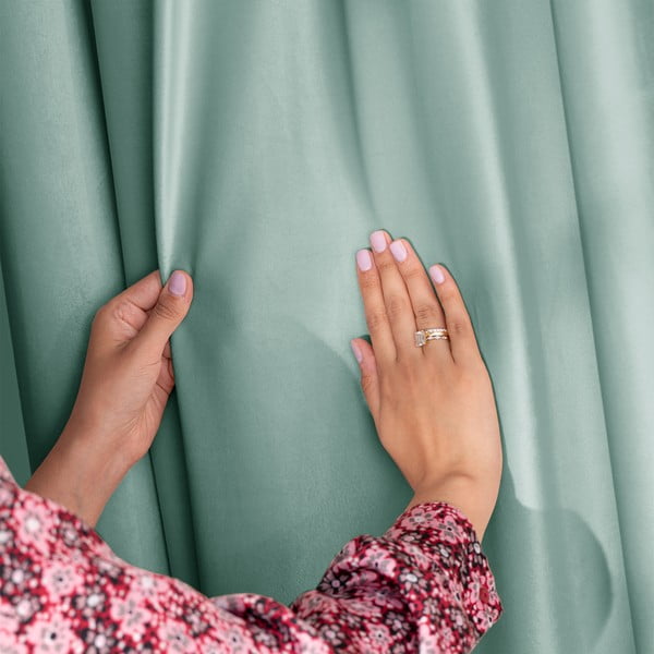 Šviesiai žalios spalvos iš velveto pritemdymas (dalinis užtemimas) užuolaida 140x270 cm Eyelets – Restilo-image-3