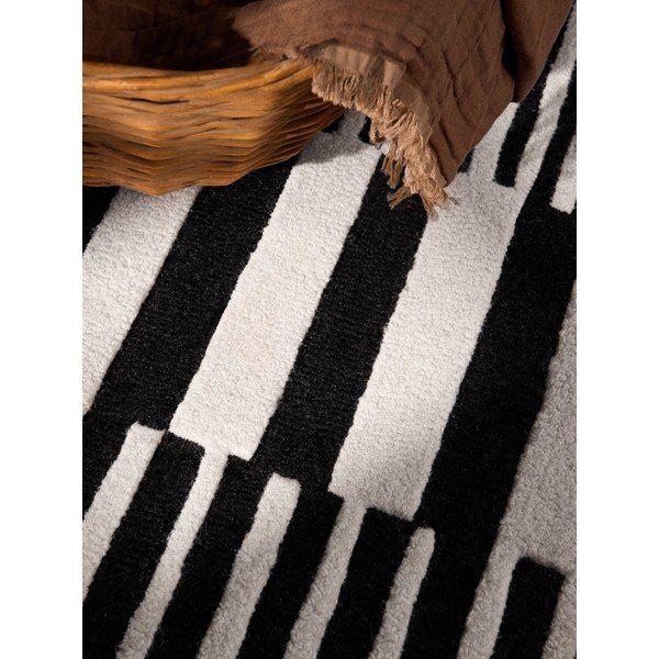 Rankų darbo juodos ir baltos spalvos iš vilnos kilimas 120x180 cm Stryve Pulse – Elle Decoration-image-3